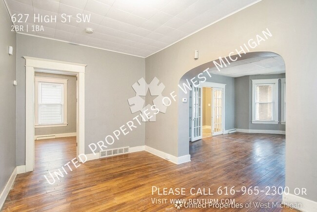 Building Photo - Available Now |2 Bed 1 Bath Lower Level Ap...