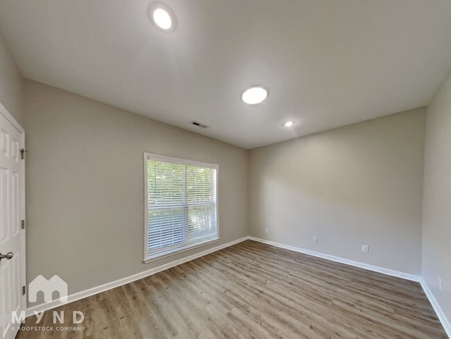 Building Photo - 26540 Mill Creek Dr