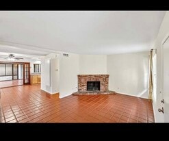 Building Photo - 15210 Shadybend Dr