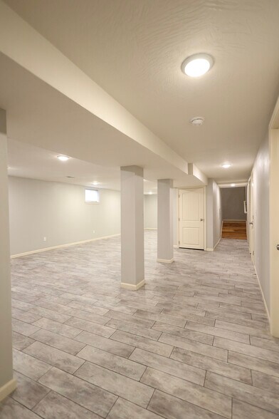 Building Photo - 1351 E Cherry St