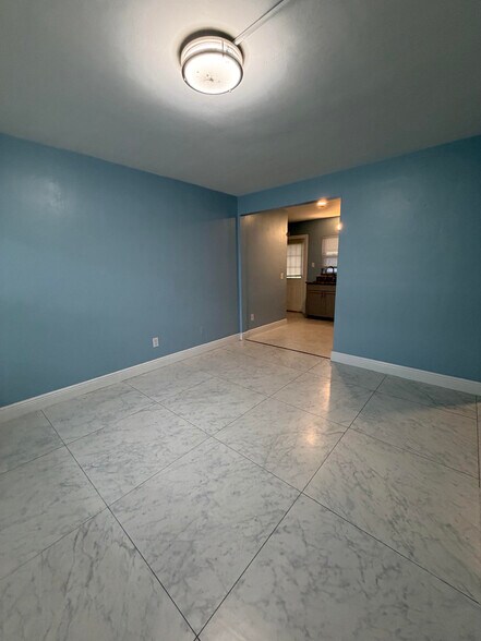 Building Photo - 363 Ridge Rd N