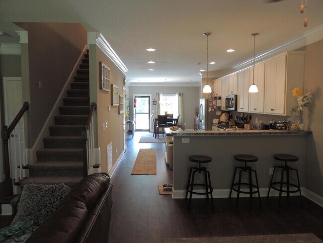 Building Photo - Amazing 3 Bedroom 2.5 Bath home is ready for your Family!