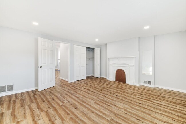 Building Photo - 2018 E Carson St