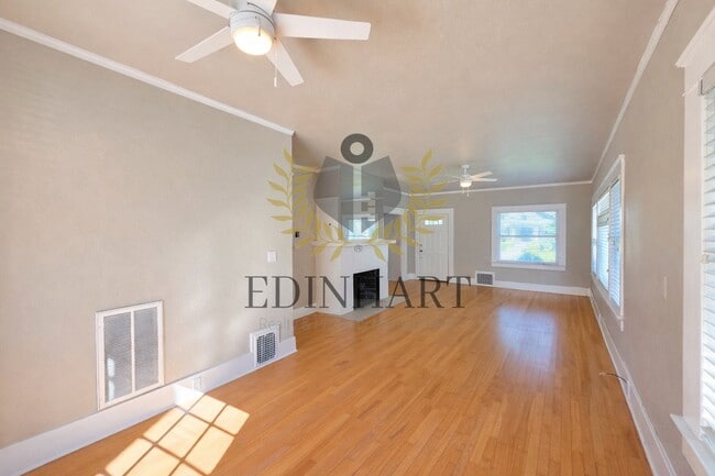 Building Photo - 1105 N College Ave