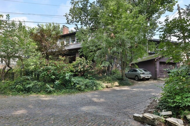Building Photo - 2120 Iuka Ave