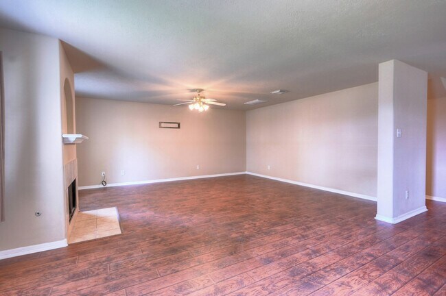 Building Photo - 21803 Manor Ct Dr