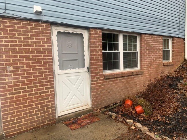 Building Photo - 696 Walborn Rd