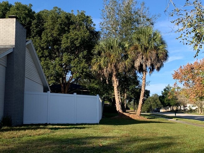 Building Photo - Beautiful 3 bedroom 2 bath Longwood Home