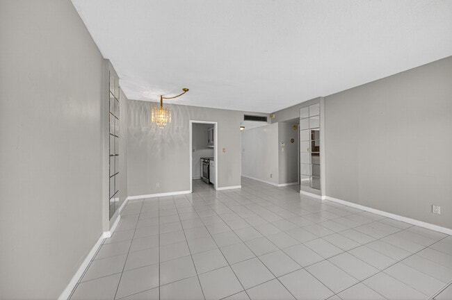 Building Photo - 1831 NE 38th St