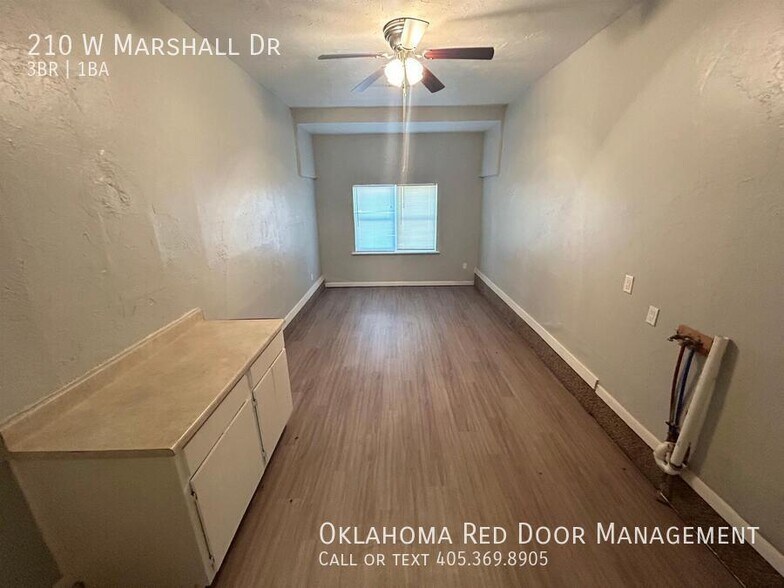 Building Photo - 210 W Marshall Dr
