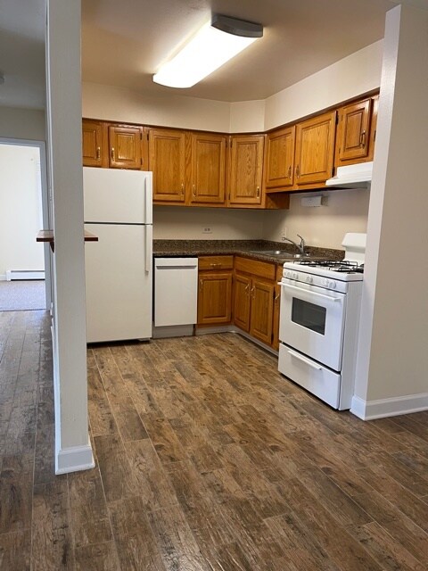 Building Photo - Villas by the Lake Apartments