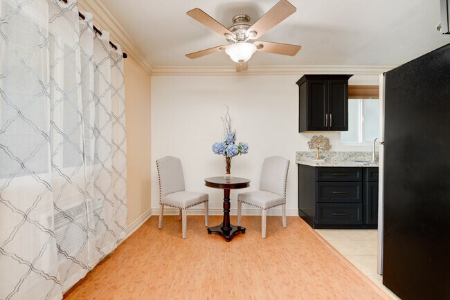 Building Photo - 194 Avenida Descanso