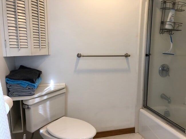 Building Photo - 43 Hillcroft Rd