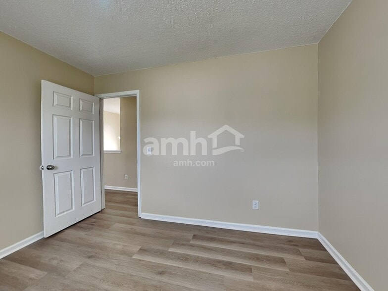 Building Photo - 113 Willow Lakes Ct