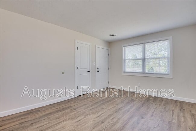 Building Photo - 2336 Prague Ct