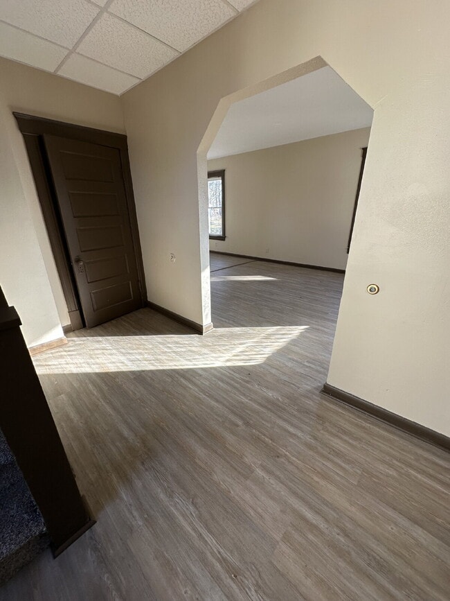 Building Photo - 1043 Vine St