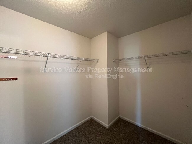 Building Photo - 5881 Old Plantation Court