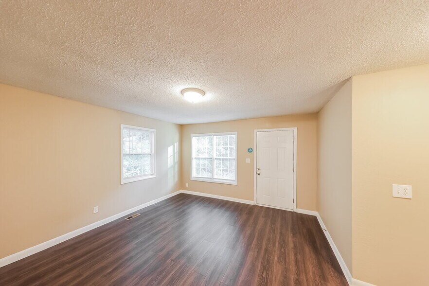 Building Photo - 2512 Circle Dr