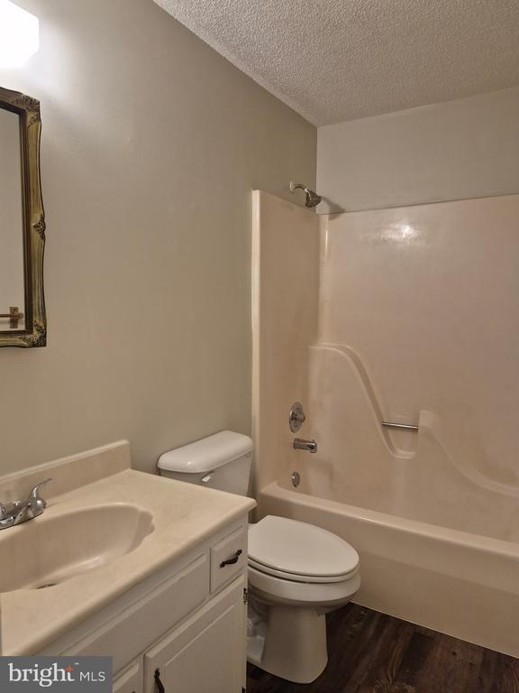 Building Photo - 106 Clay St