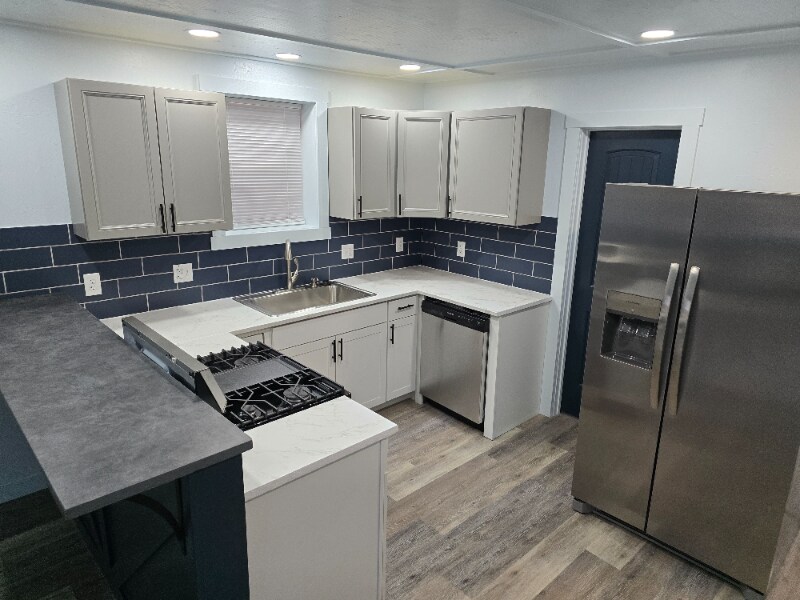 Building Photo - 1130 E 2nd St