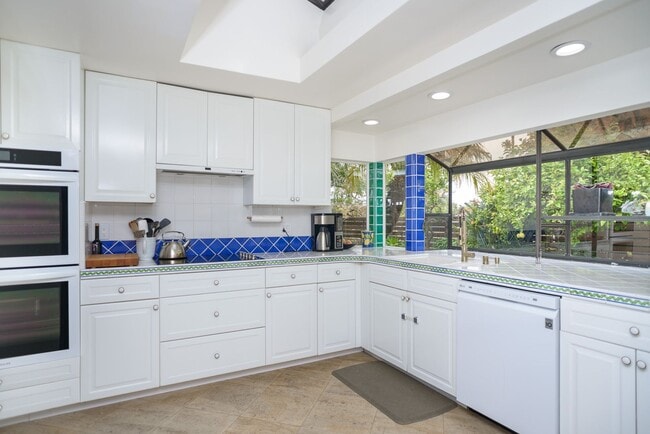 Building Photo - ***Available Now - Mid-term Lease ONLY *** Single Level 3 Bedroom, 2.5 Bath home in La Costa*****