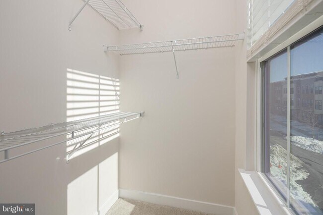 Building Photo - 1920 Four Roses St