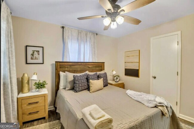 Building Photo - 50 Oak St