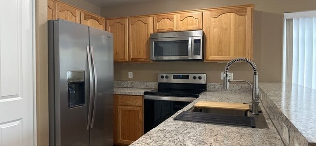 Building Photo - 215 Pioneer Dr