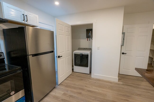 Building Photo - 3822 Bakers Ferry Rd SW