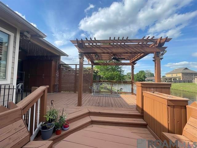 Building Photo - 2121 Rockybrook Dr
