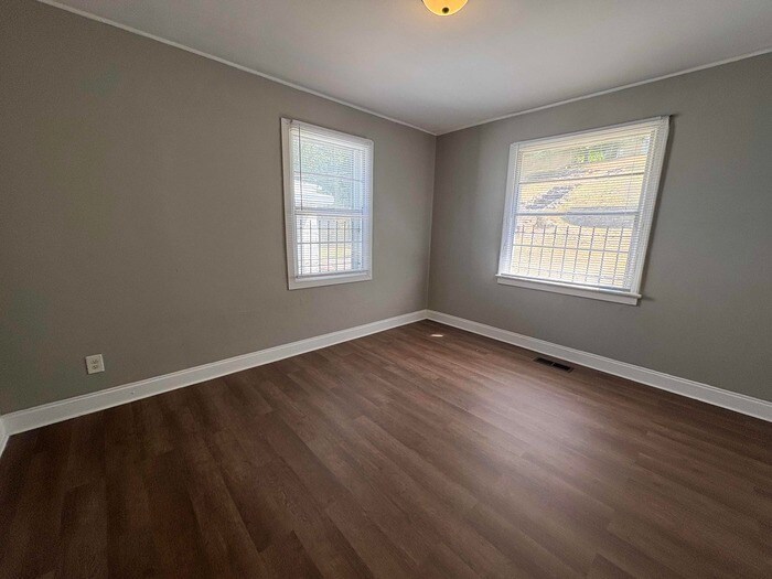 Building Photo - 4409 Ave I