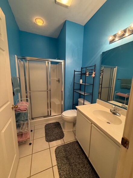 Building Photo - 472 River Oaks Dr