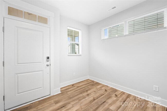 Building Photo - 9646 Munsing Dr