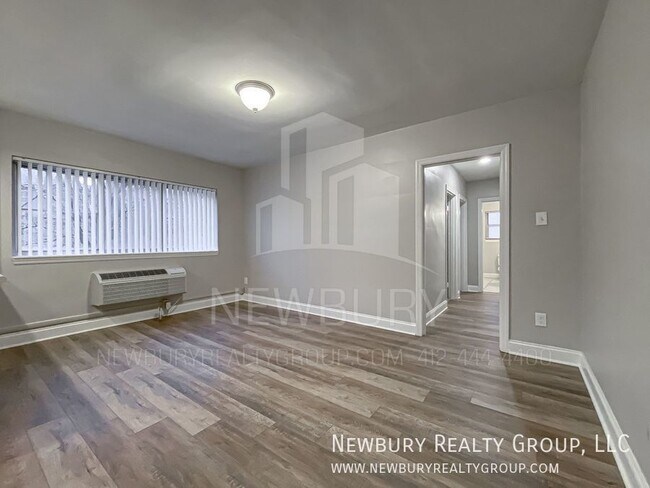 Building Photo - Cozy 2 Bedroom Available Now!