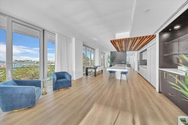 Building Photo - 1300 Monad Ter