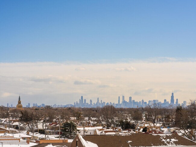 Building Photo - 6336 W Belmont Ave