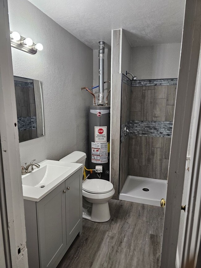 Building Photo - 1 Bedroom home for rent now!