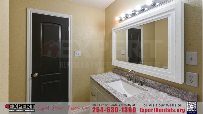 Building Photo - 1235 Royal Crest Dr