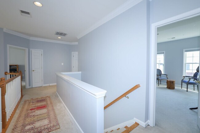 Building Photo - BEAUTIFUL SINGLE FAMILY HOME IN LANSDOWNE