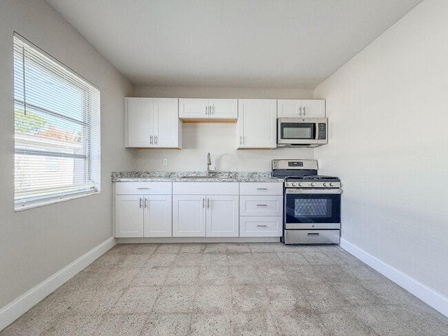 Building Photo - 703 N 25th St