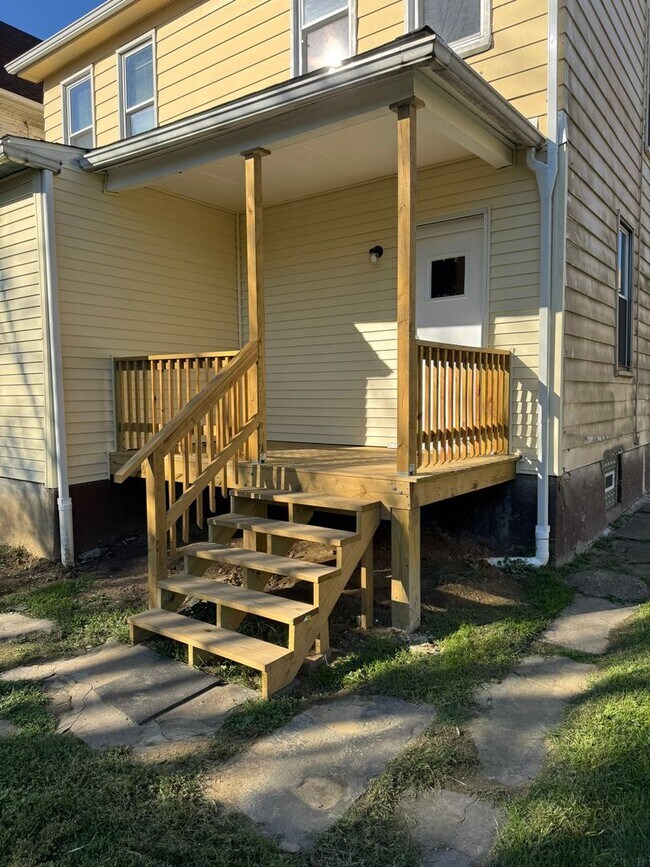 Building Photo - Enormous Completely Updated 4-Bedroom 1-Bath House w/ Flat Yard!!!