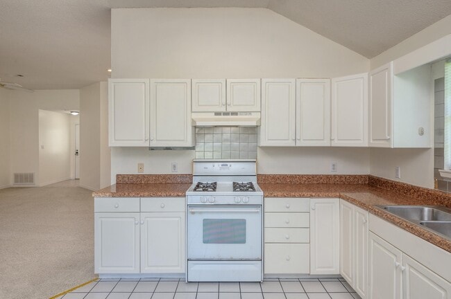 Building Photo - 437 S Shore Dr