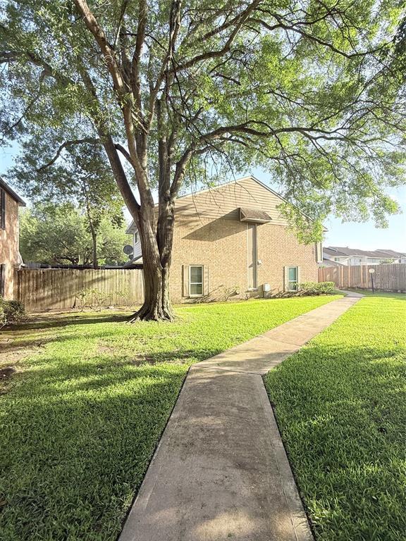 Building Photo - 9398 Beechnut St