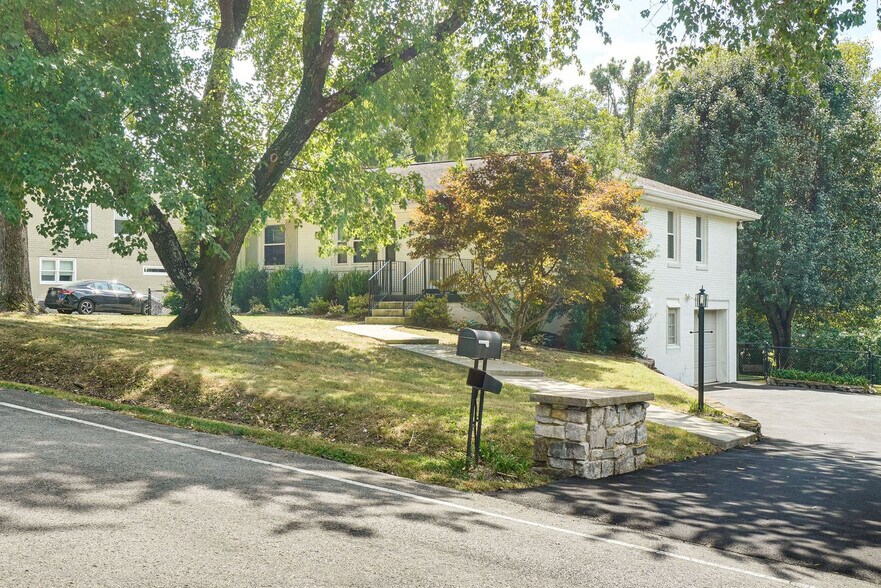 Building Photo - 631 Watsonwood Dr