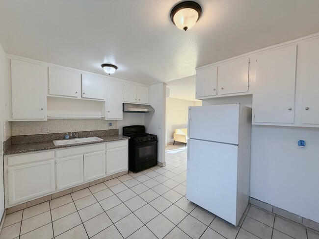 Primary Photo - 621 Leonard Ave