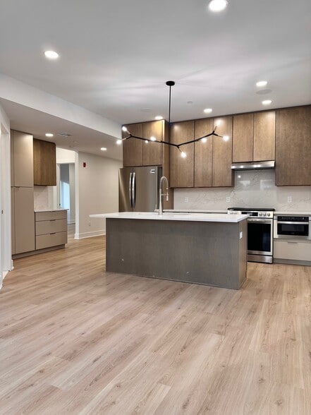 Building Photo - 85 W High St