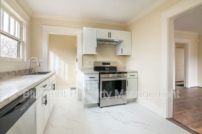 Building Photo - 718 78th St S