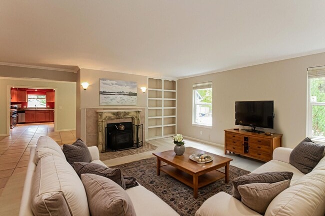 Building Photo - Move in Special! Ravensdale 3 Story,on shy...