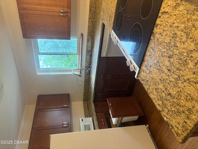 Building Photo - 19 Capri Cir