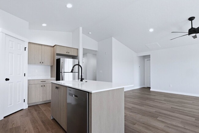 Building Photo - 9093 W Camellia St